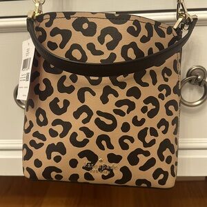kate spade Small Darcy Bucket - leopard print